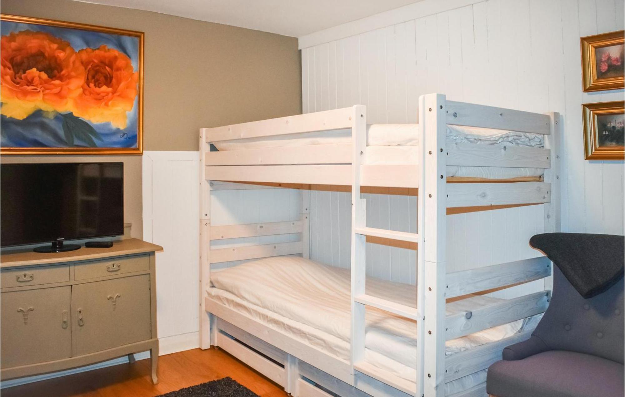 1 Bedroom Amazing Apartment In Ystad Bagian luar foto